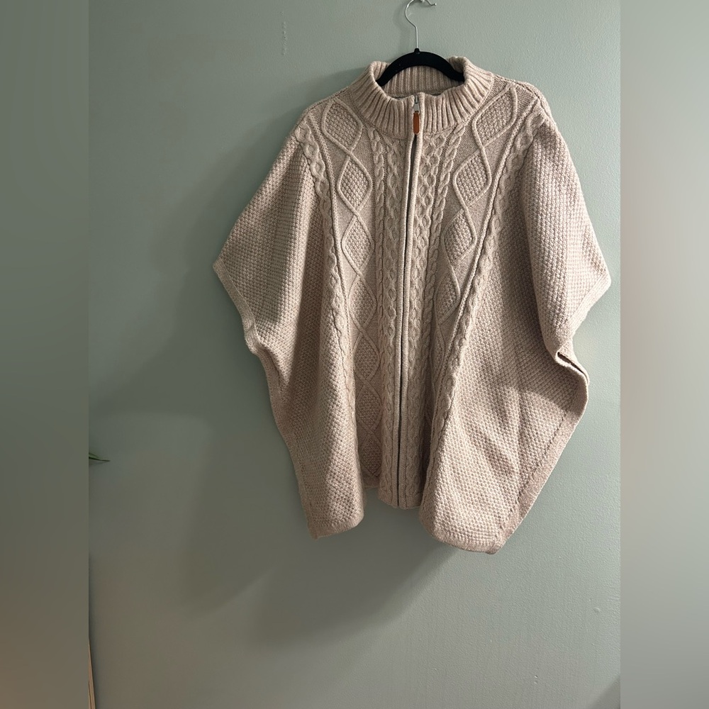 Cupcakes & Cashmere Cable Knit Full Zip Poncho s/m